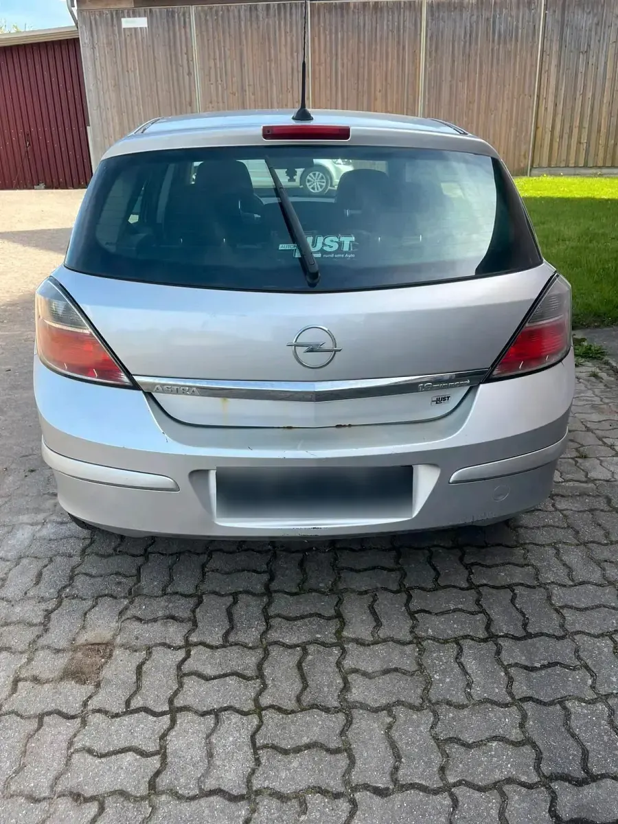 Gebraucht Opel Astra 105 PS (77 kW) 2007 Limousine