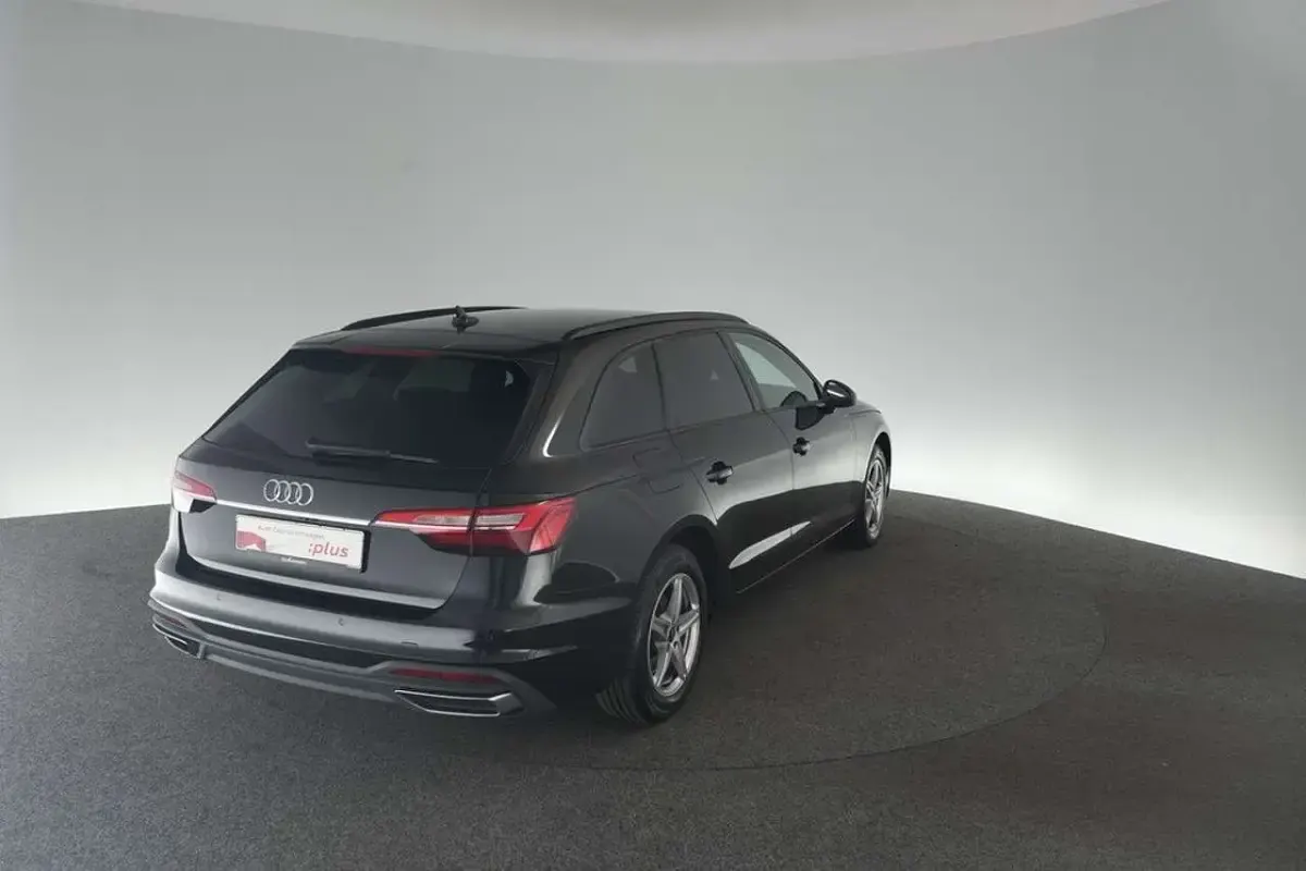 Gebraucht Audi A4 163 PS (119 kW) 2023 Brillantschwarz Kombi