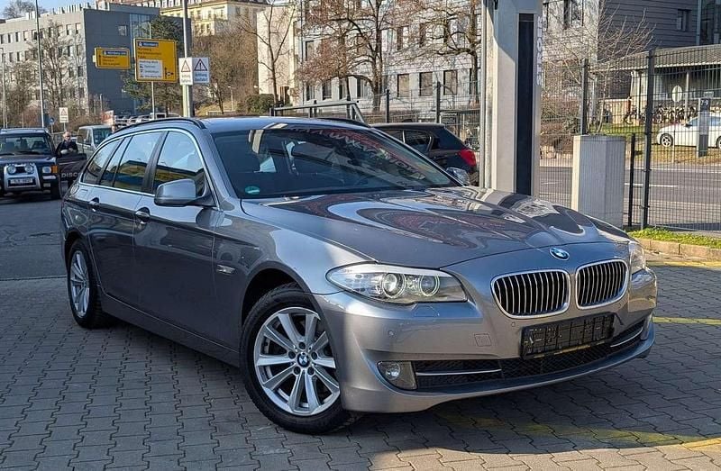 Gebraucht BMW 520 Sport Line 184 PS (135 kW) 2011 Grau Kombi