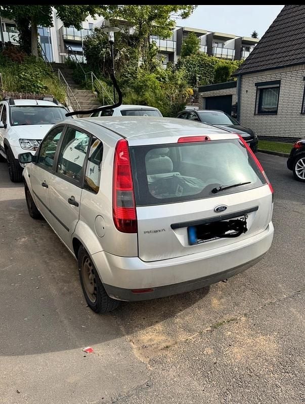 Usata Ford Fiesta 59 CV (43 kW) 2003 Argento Utilitaria