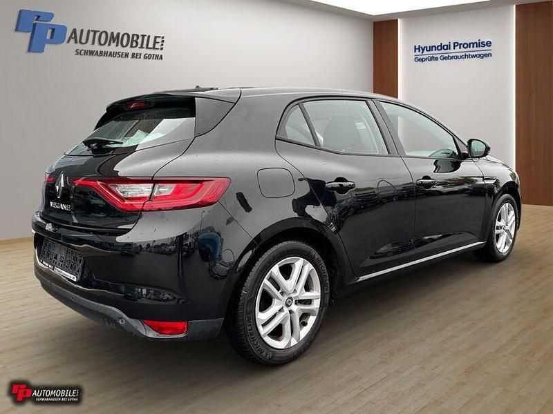 Gebraucht Renault Mégane IV Play 101 PS (74 kW) 2017 Schwarz Limousine