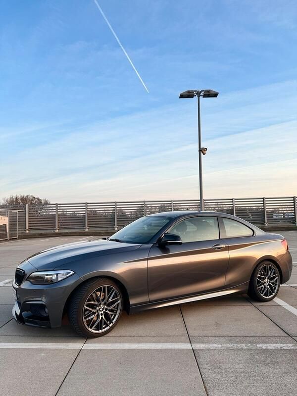 Grau Gebraucht 2016 BMW 220 M Sport Coupé | 17.000 € (Superpreis) - Bild 1/4