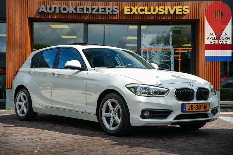Alpinweiss iii Gebraucht 2016 BMW 118 Executive Kleinwagen | 9.172 € (Teuer) - Bild 1/4