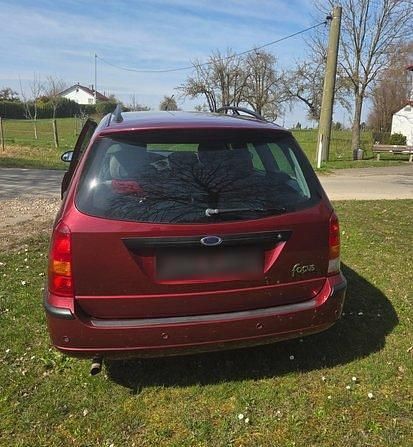 Gebraucht Ford Focus 100 PS (73 kW) 2003 Rot Kombi