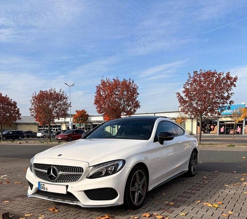 Weiß Gebraucht 2018 Mercedes C250 AMG line Coupé | 31.500 € (Etwas zu teuer) - Bild 1/4