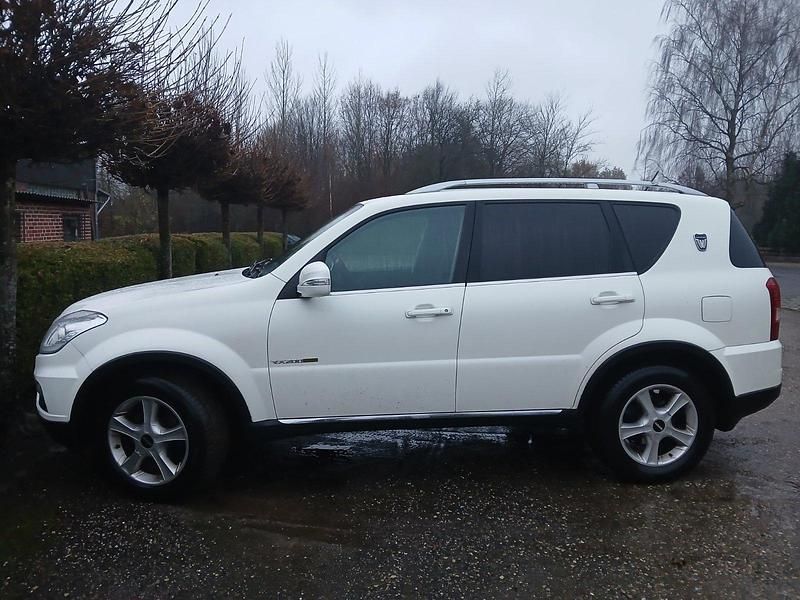 Weiß Gebraucht 2013 Ssangyong (KGM) Rexton SUV | 5.800 € - Bild 1/4