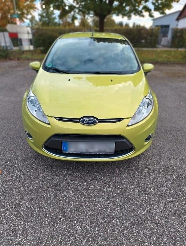 Grün Gebraucht 2011 Ford Fiesta Titanium Kleinwagen | 3.900 € (Fairer Preis) - Bild 1/4