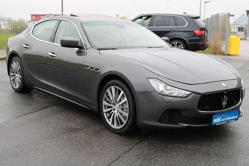 Begagnad Maserati Ghibli 411 HK (302 kW) 2013 Brun Sedan