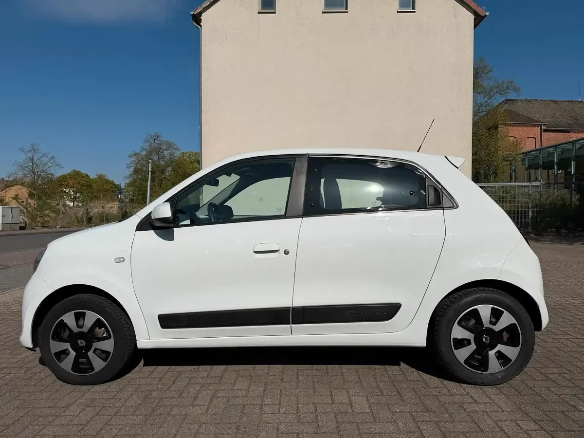 Second-hand Renault Twingo 71 CP (52 kW) 2015 Alb Hatchback