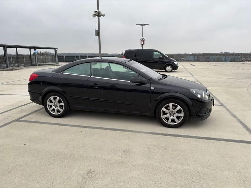 Gebraucht Opel Astra Cabriolet Edition 140 PS (102 kW) 2008 Schwarz Cabrio