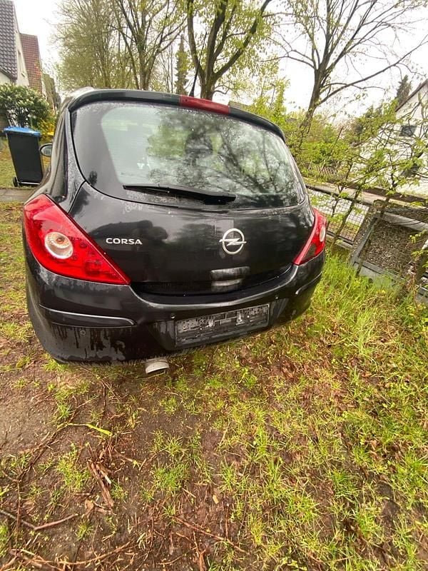 Second-hand Opel Corsa 100 CP (73 kW) 2012 Negru Hatchback
