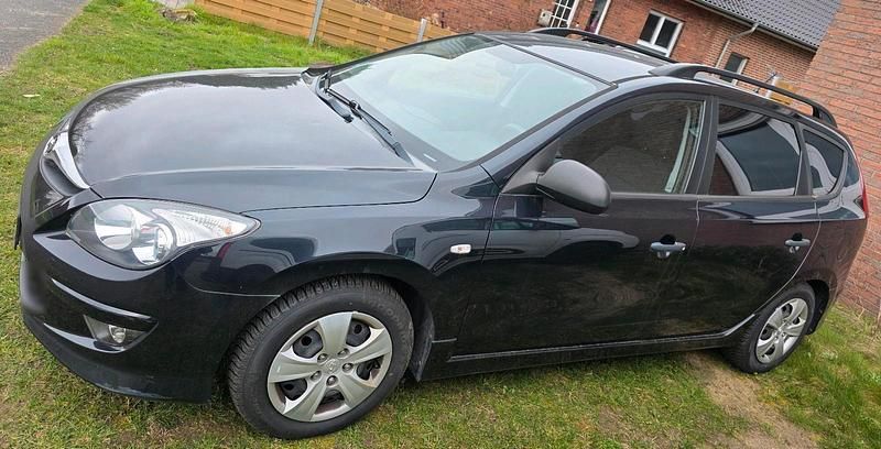 Gebraucht Hyundai i30 90 PS (66 kW) 2011 Schwarz Kombi