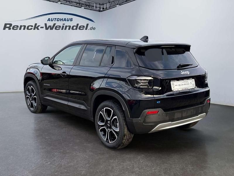 Neu Jeep Avenger EV Summit 114 kW (156 PS) 2025 Solid black clear coat SUV