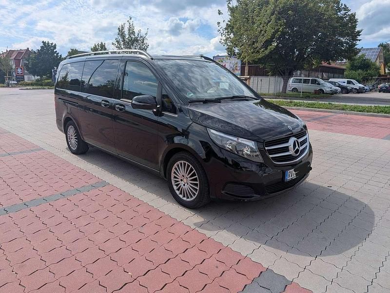 Schwarz Gebraucht 2017 Mercedes V250 Van / Kleinbus | 37.999 € (Guter Preis) - Bild 1/4