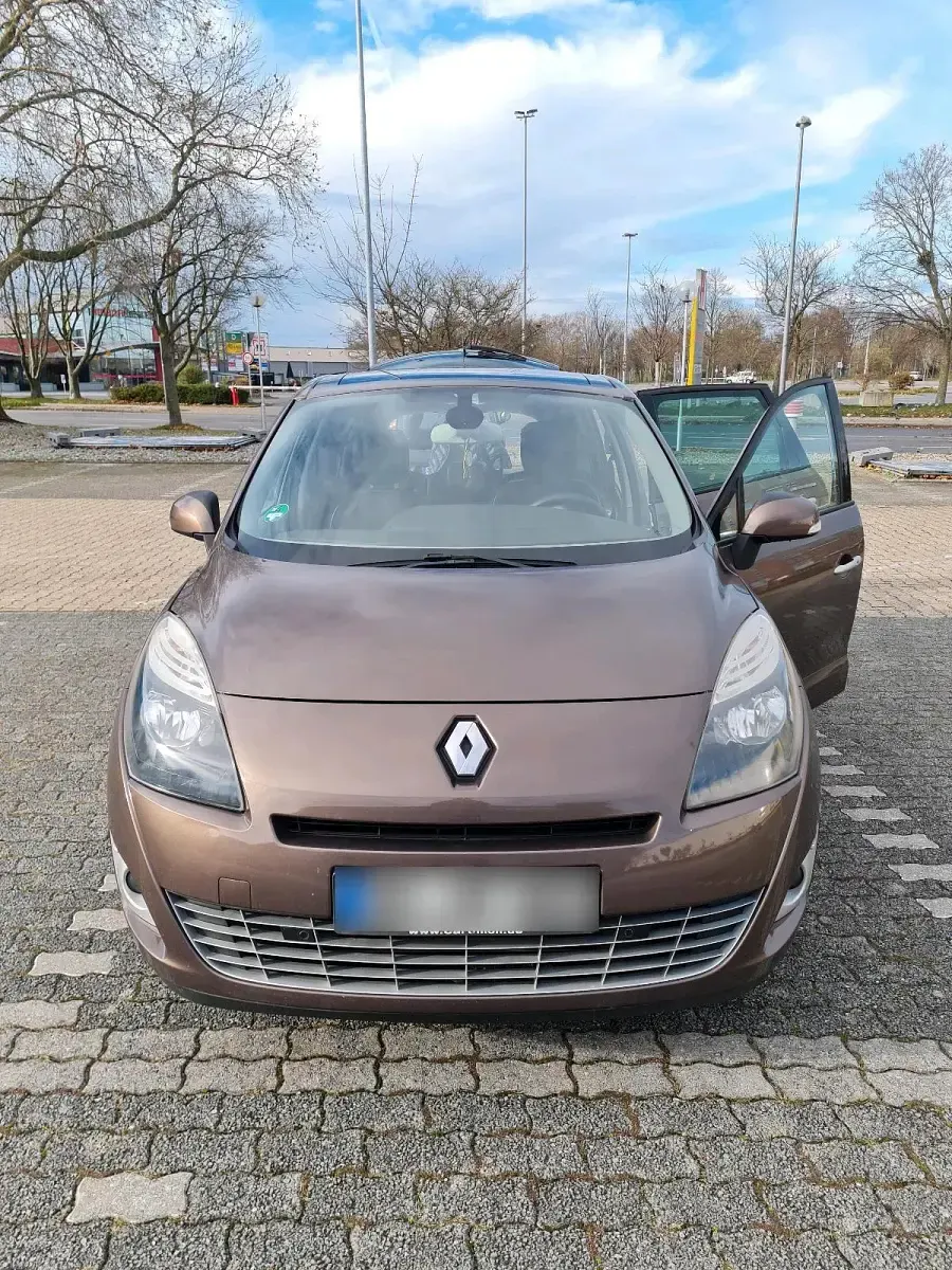 Gebraucht Renault Scénic III 130 PS (95 kW) 2011 Braun Limousine