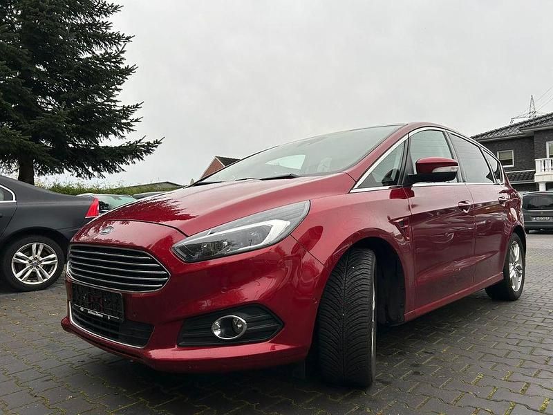 Gebraucht Ford S-MAX Titanium 179 PS (131 kW) 2015 Rot Van / Kleinbus