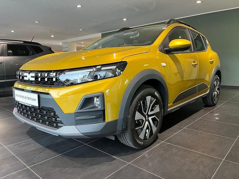 Neu Dacia Sandero Expression 110 PS (80 kW) 2026 Gelb Limousine