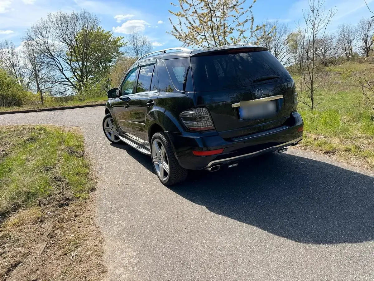 Gebraucht Mercedes ML300 204 PS (150 kW) 2010 Schwarz SUV
