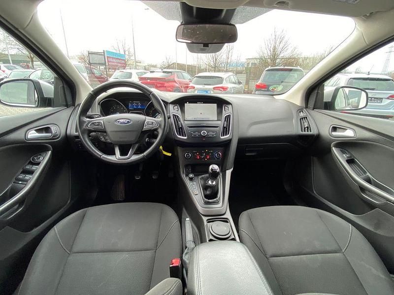 Gebraucht Ford Focus Business Edition 125 PS (91 kW) 2017 Silber Limousine