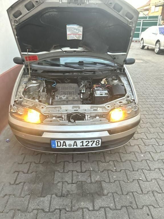 Silber Gebraucht 2000 Fiat Punto Kleinwagen | 1.800 € (Etwas zu teuer) - Bild 1/4