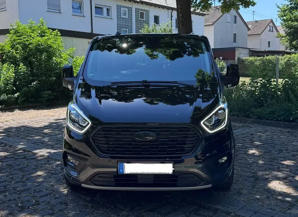 Gebraucht Ford Tourneo Active 131 PS (96 kW) 2022 Schwarz Van / Kleinbus