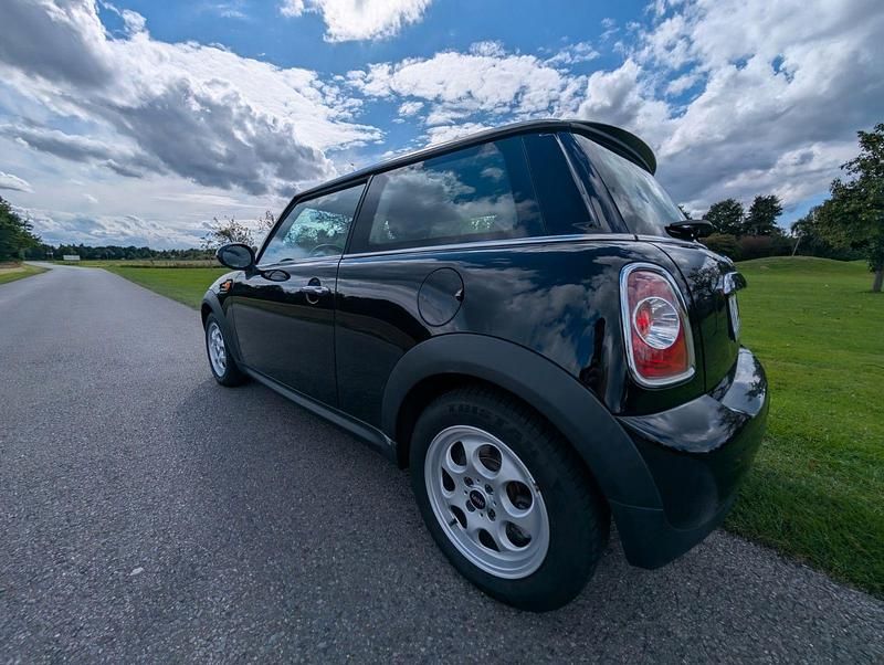 Gebraucht Mini Cooper D 111 PS (81 kW) 2011 Schwarz Kleinwagen