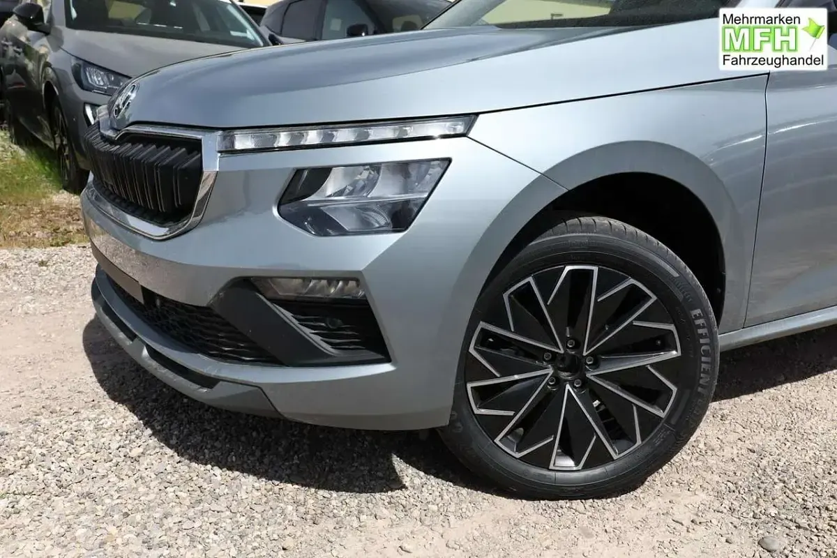 Neu Skoda Kamiq Dynamic 150 PS (110 kW) 2026 Brillant silver metallic SUV