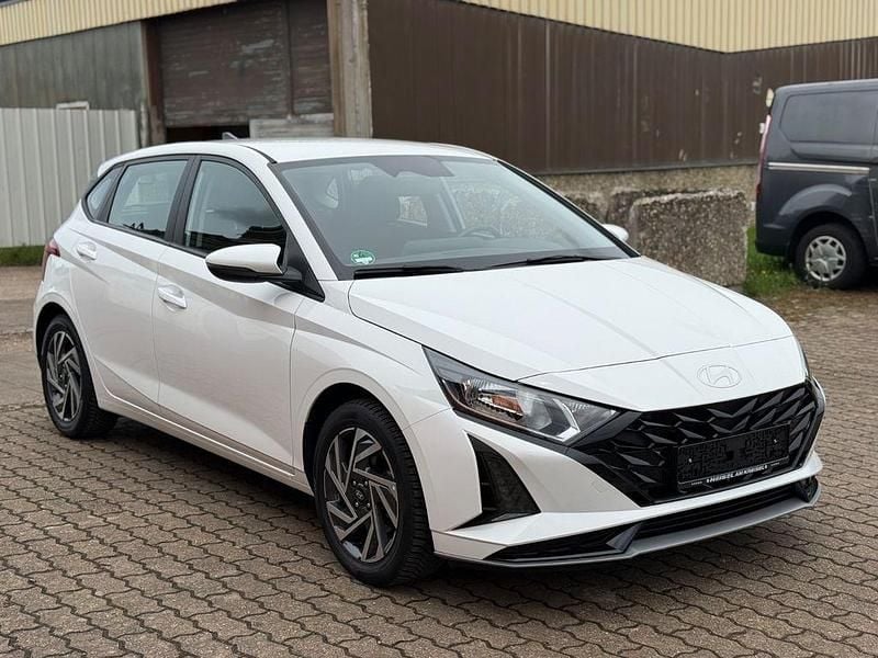 Gebraucht Hyundai i20 101 PS (74 kW) 2024 Weiß Kleinwagen