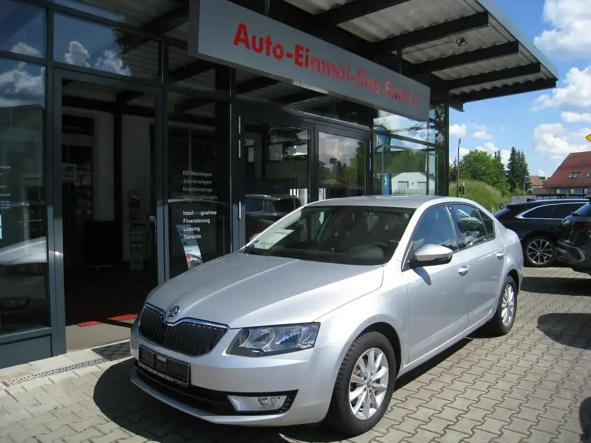 Gebraucht Skoda Octavia Ambition 105 PS (77 kW) 2014 Brilliantsilver Limousine