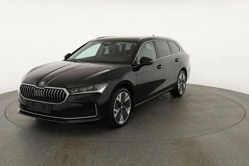 Schwarz Gebraucht 2024 Skoda Superb Selection Kombi | 41.658 € (Superpreis) - Bild 1/4