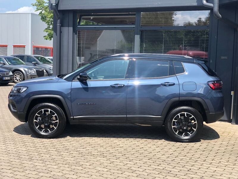 Gebraucht Jeep Compass Trailhawk 241 PS (177 kW) 2023 Blue shade/dach schwarz SUV