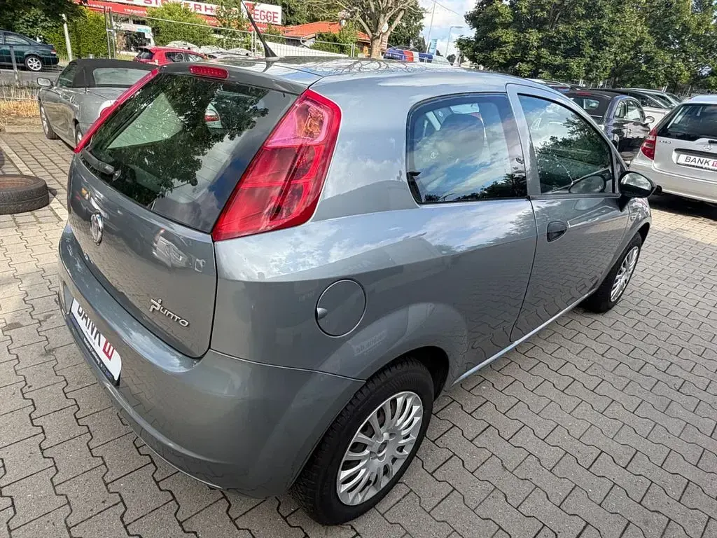 Gebraucht Fiat Grande Punto Basis 69 PS (50 kW) 2012 Grau Kleinwagen