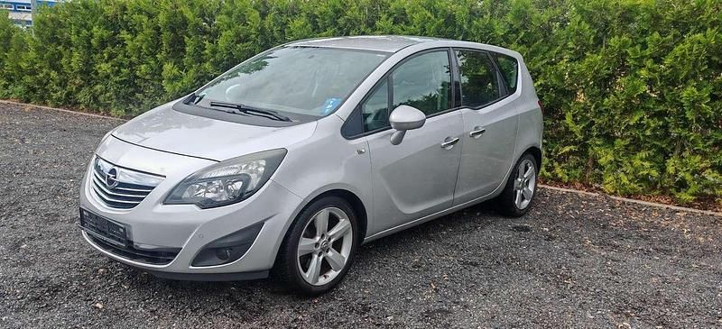 Silber Gebraucht 2011 Opel Meriva Innovation Van / Kleinbus | 3.990 € (Superpreis) - Bild 1/4