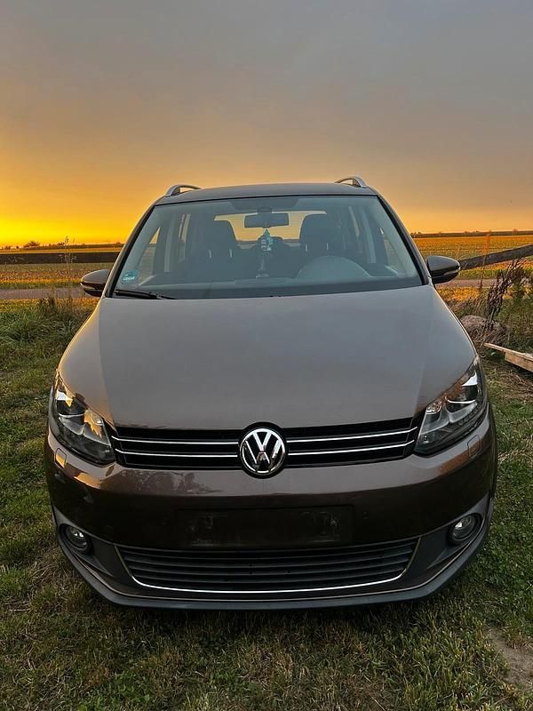 Braun Gebraucht 2010 VW Touran Cross Edition Van / Kleinbus | 9.050 € - Bild 1/4