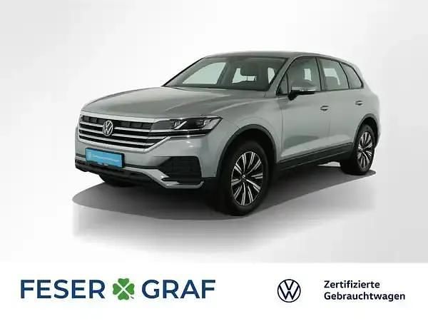 Oyster silver metallic Gebraucht 2024 VW Touareg SUV | 52.910 € - Bild 1/2