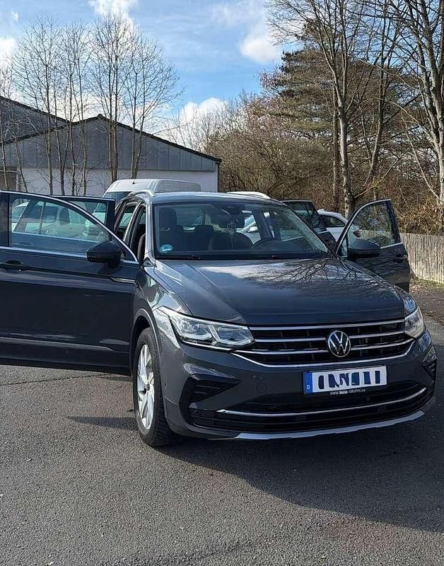 Gebraucht VW Tiguan Elegance 150 PS (110 kW) 2023 Grau SUV