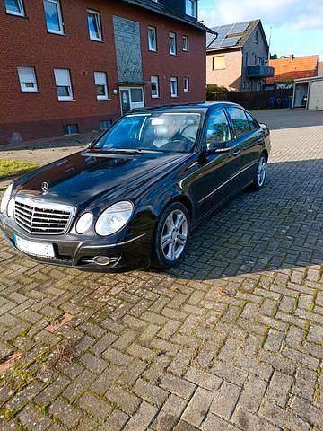 Schwarz Gebraucht 2008 Mercedes E220 Avantgarde Limousine | 3.999 € (Superpreis) - Bild 1/4