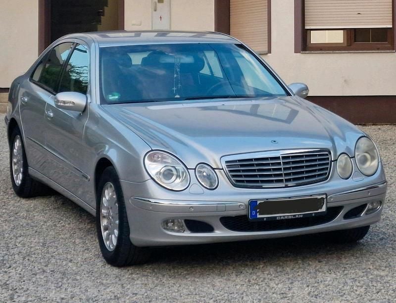 Grau Gebraucht 2003 Mercedes E320 Limousine | 2.600 € (Superpreis) - Bild 1/3