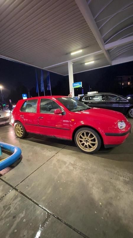 Rot Gebraucht 1997 VW Golf IV Kleinwagen | 1.750 € (Fairer Preis) - Bild 1/1
