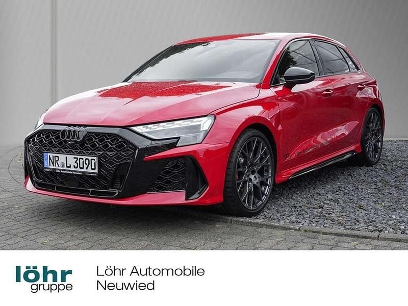 Progressivrot metallic Gebraucht 2025 Audi RS3 Sportback Ambiente Kleinwagen | 69.550 € (Fairer Preis) - Bild 1/4