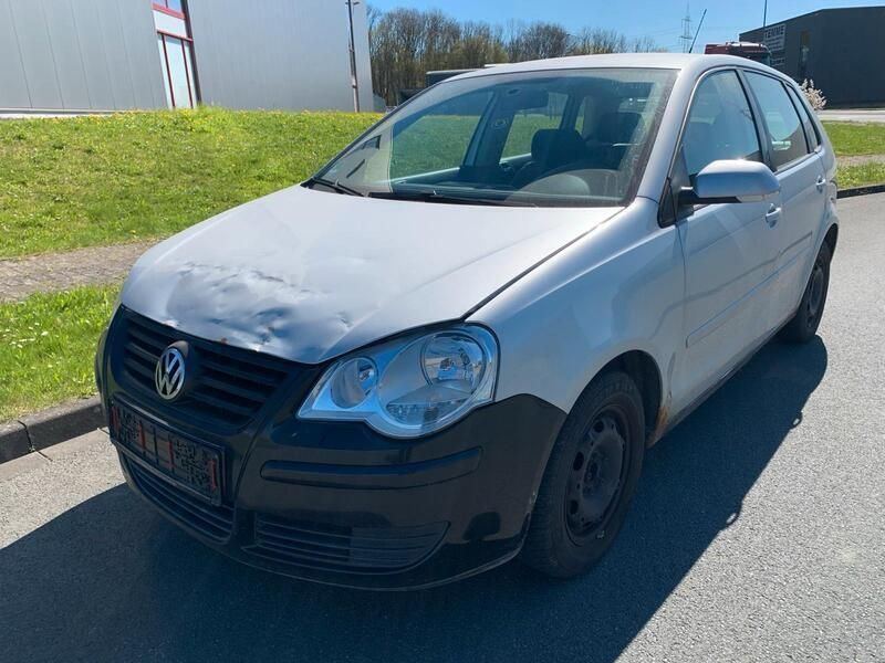 Grau Gebraucht 2005 VW Polo Limousine | 250 € (Superpreis) - Bild 1/4
