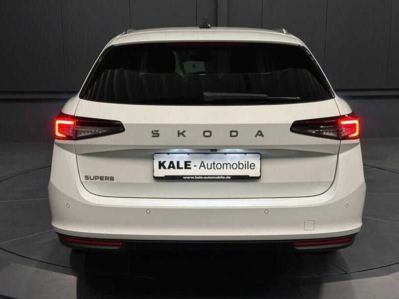 Gebraucht Skoda Superb Selection 150 PS (110 kW) 2024 Purity weiss Kombi