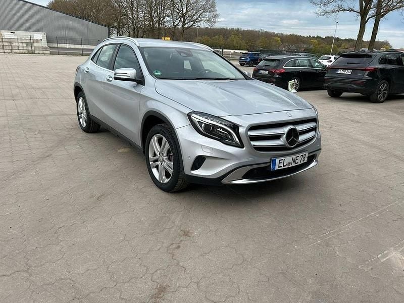 Gebraucht Mercedes GLA200 Style 136 PS (100 kW) 2016 Silber SUV