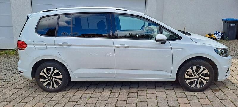 Weiß Gebraucht 2023 VW Touran Active Van / Kleinbus | 28.500 € (Fairer Preis) - Bild 1/4