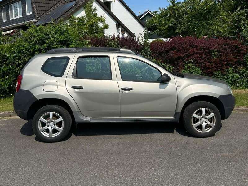Grau Gebraucht 2012 Dacia Duster SUV | 4.200 € (Fairer Preis) - Bild 1/4