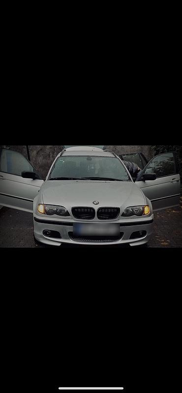 Silber Gebraucht 2003 BMW 320 Kombi | 2.350 € (Etwas zu teuer) - Bild 1/3