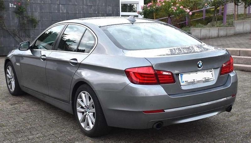 Grau Gebraucht 2010 BMW 535 Limousine | 5.499 € - Bild 1/4