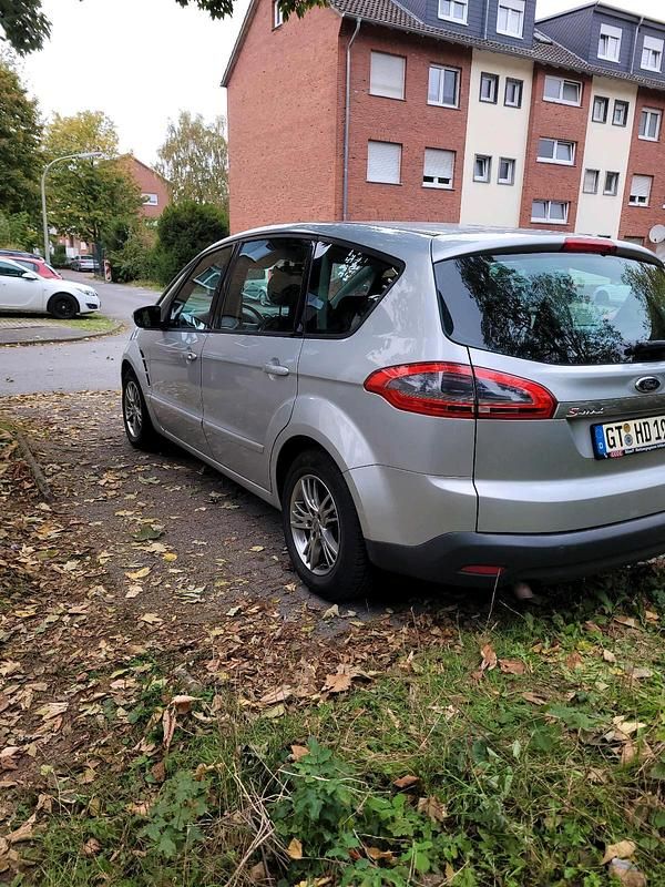 Silber Gebraucht 2010 Ford S-MAX S Van / Kleinbus | 4.800 € (Fairer Preis) - Bild 1/4