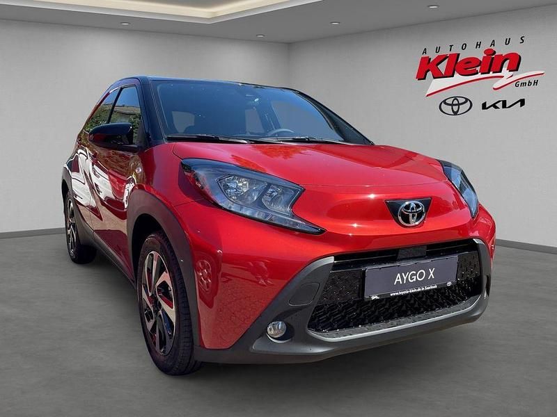 Rot Neu 2025 Toyota Aygo Kleinwagen | 20.777 € - Bild 1/4