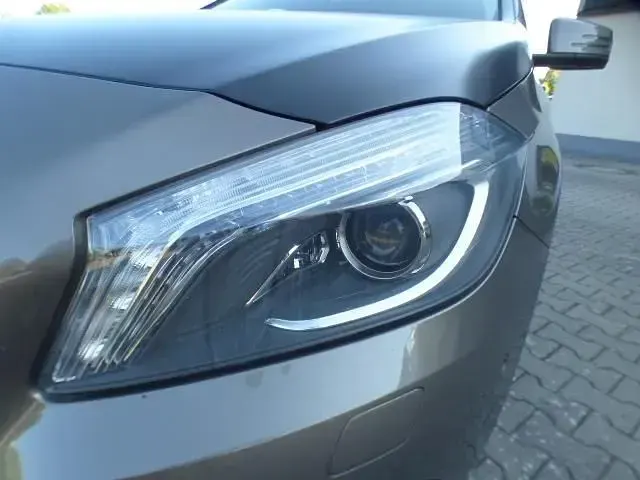 Gebraucht Mercedes A180 Urban 109 PS (80 kW) 2014 Braun Kleinwagen